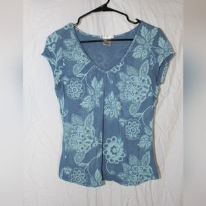 Women's dress shirt that is a medium size